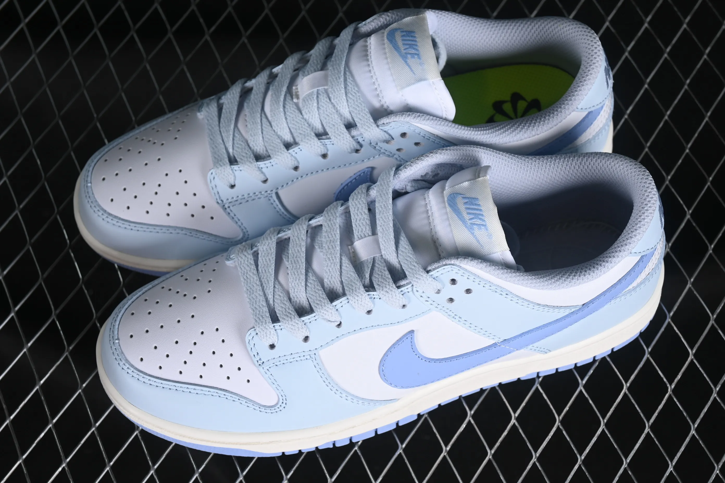 All categories Nk SB Dunk series Nk SB Dunk Low low-top sneakers Z version Nk Dunk Low "Blue Tint" small fresh blue SB low-top casual sneakers DD1873-400